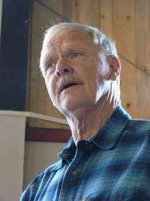 Carter Niemeyer speaks at the workshop put on by the California Wolf Center on Nov 18. Niemeyer spent 30 years studying gray wolves.